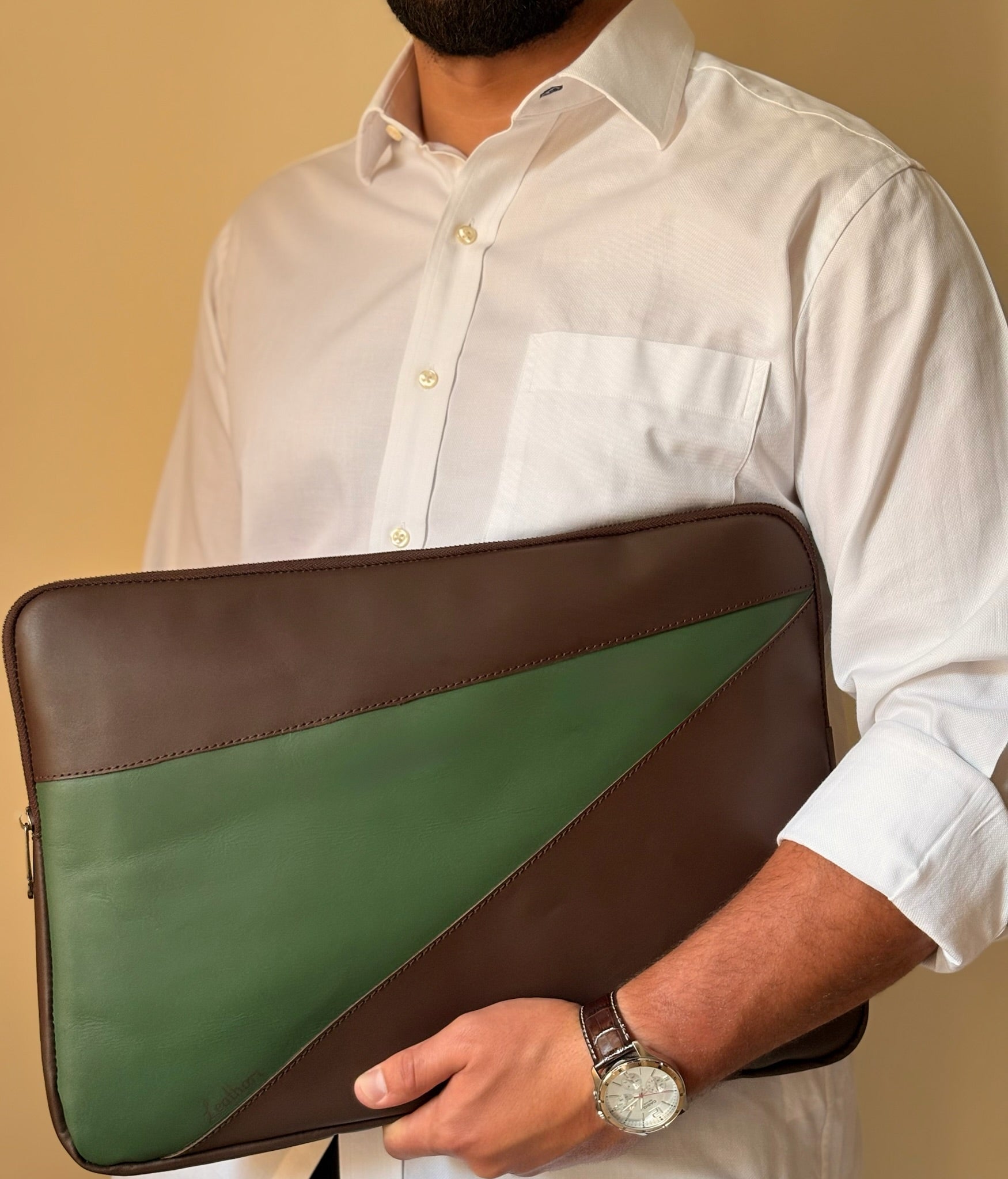 Noble Sleeve - Brown in Green