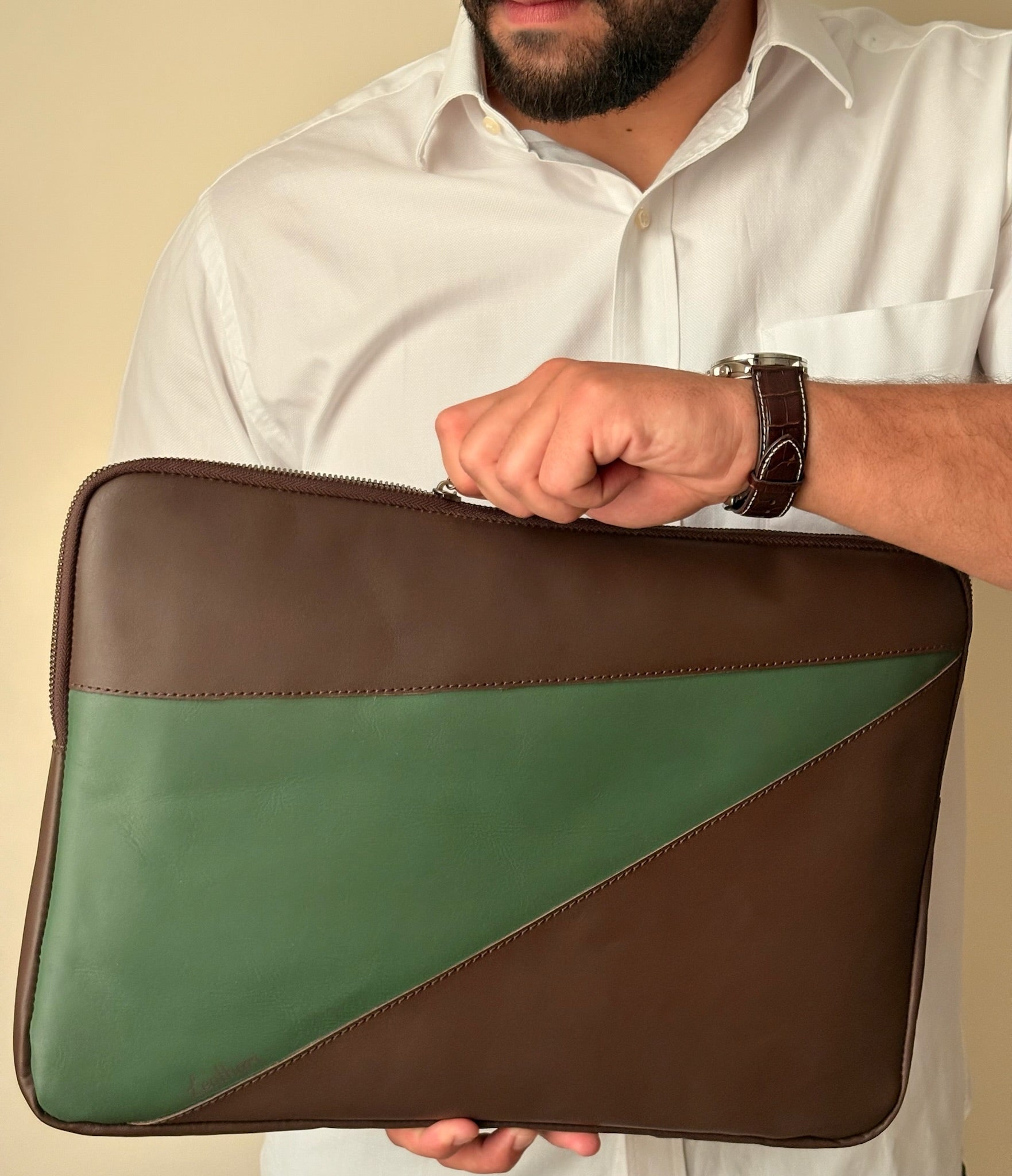 Noble Sleeve - Brown in Green