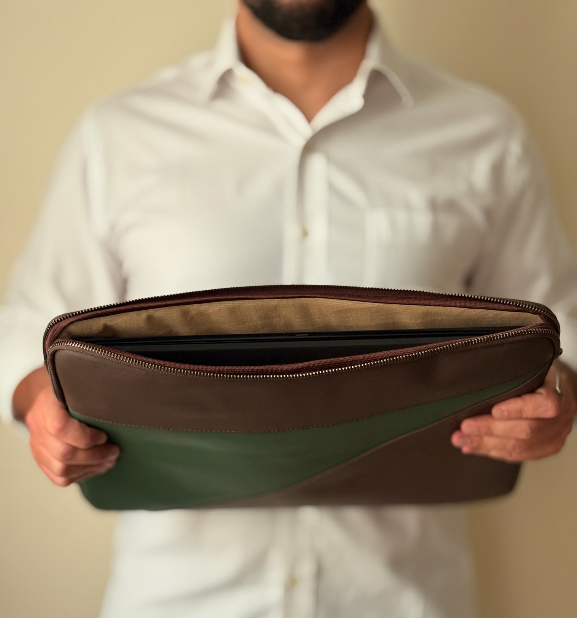 Noble Sleeve - Brown in Green