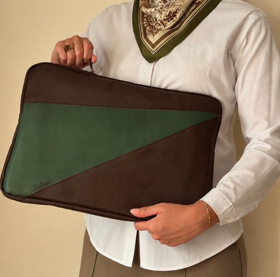 Noble Sleeve - Brown in Green (Unisex)